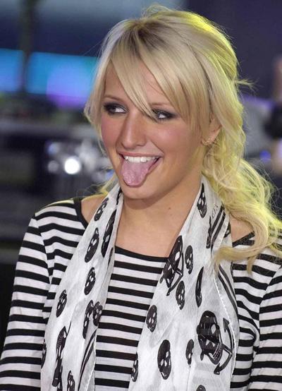 15P Ashlee Simspon smoking big boob cleavage