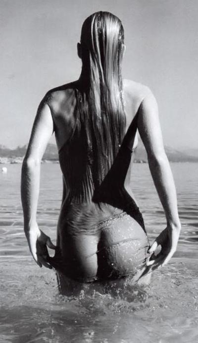 15P Marisa Miller stunning topless and marble ass