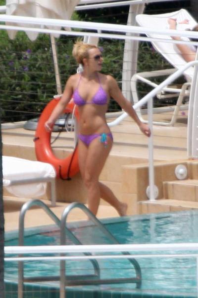14P Britney Spears in sexy bikini showing her hot ass