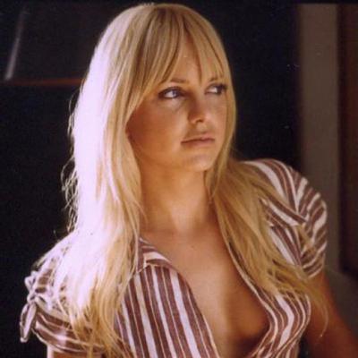 15P Anna Faris pulling down panties to show her ass