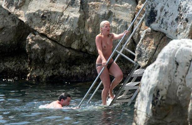 15P Lily Allen nipple slip and topless cliff jumping