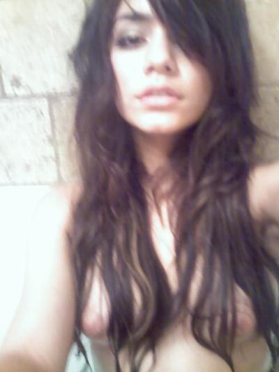 16P Vanessa Hudgens posing like nude celebrity model