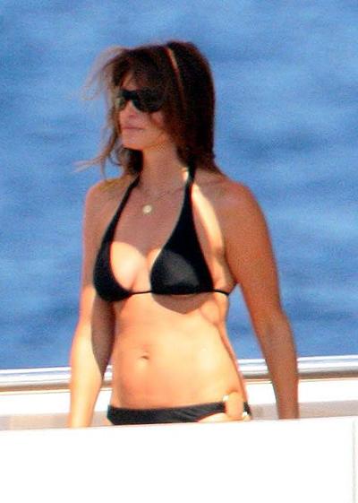 10P Cindy Crawford exposing her nice small tits and great ass and posing all nude