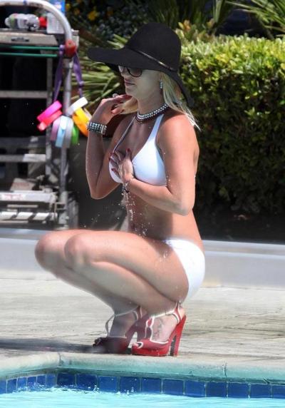 15P Britney Spears sexiest boobs and ass in bikini