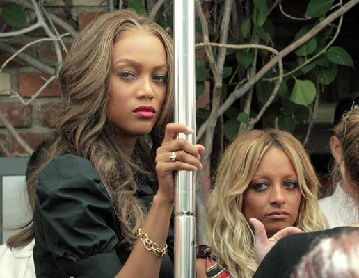 15P Tyra Banks butt is looking awesome in bikini