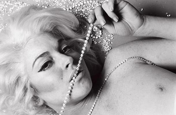 15P Lindsay Lohan nice titties in sexy lingerie