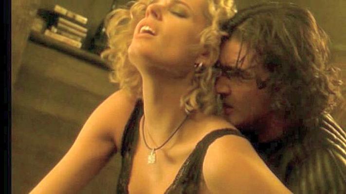 16P Rebecca Romijn Stamos showing her nice ass and dancing sexy in lingerie in movie