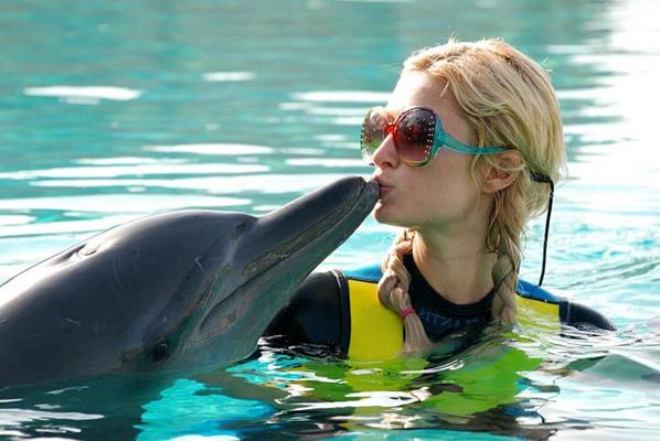 9P Paris Hilton showing her pussy and tits and fucking hard