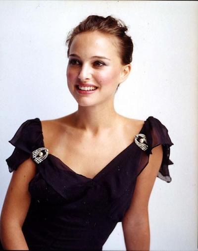 9P Natalie Portman showing her pussy and tits and fucking hard