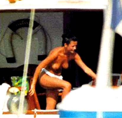 15P Catherine Zeta Jones revealing her great boobs