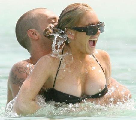 15P Lindsay Lohan sexy Dessous im sinnlichen Striptease