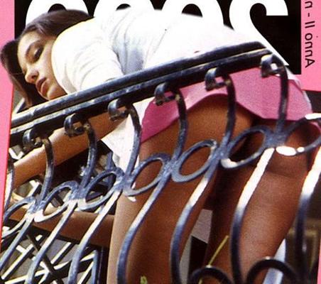 10P Alessia Merz montrant ses jolis gros seins et sa jupe en haut, photos paparazzi