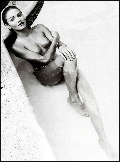 15P Cameron Diaz nice wet nude tits in the pool