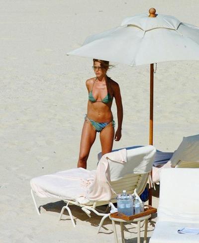 15P Jennifer Aniston great ass in thongs and nude tits