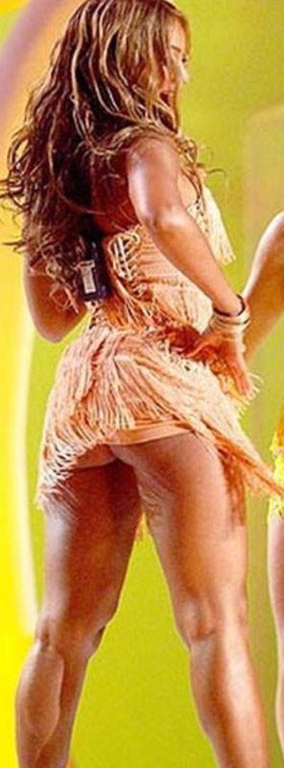 15P Beyonce Knowles and her nice cleavage and ass