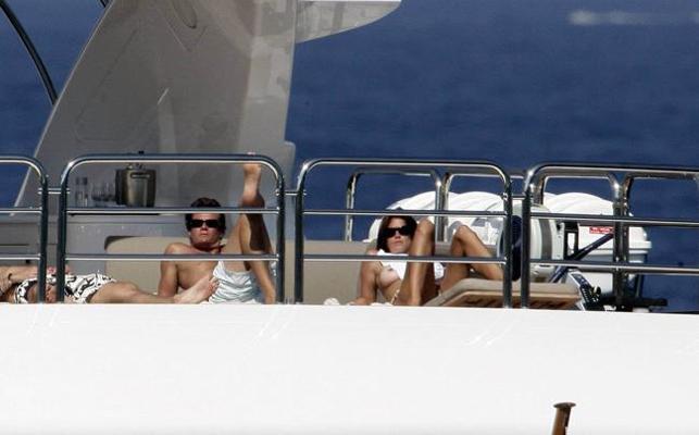 15P Cindy Crawford sunbathing nude topless on a yacht