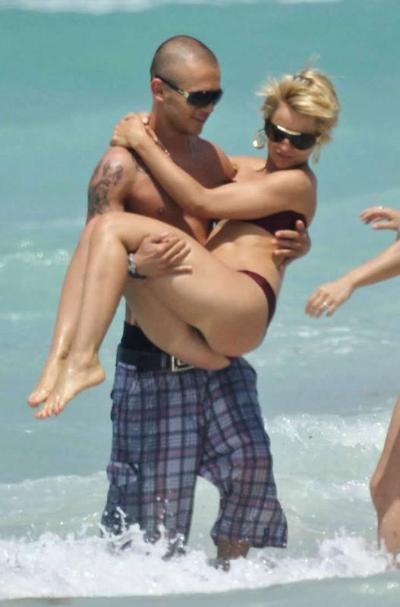 15P Mena Suvari amazing ass in thong and nude topless
