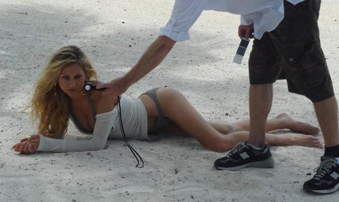 15P Anna Kournikova tattoo on her back and her ass