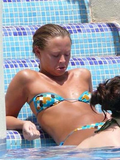15P Celebrity Kimberley Walsh amazing hot ass in sexy bikini