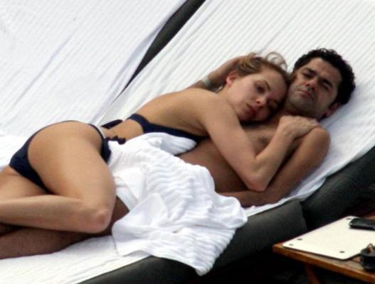 16P Melissa Theuriau showing her nice big tits on beach