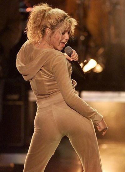 15P Celebrity Shakira dancing and showing her amazing ass