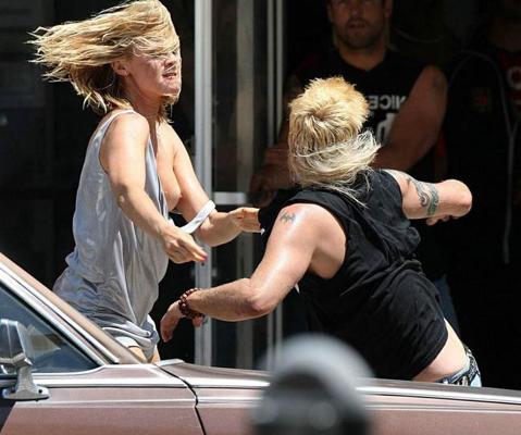 15P Celebridade gostosa Amy Smart mamilo escorregar em público