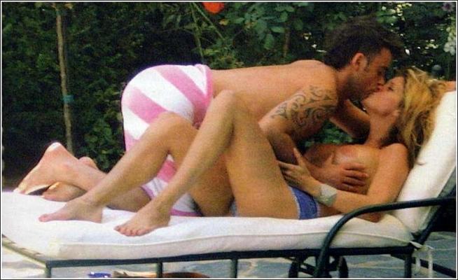 16P Rachel Hunter showing her nice big tits on beach