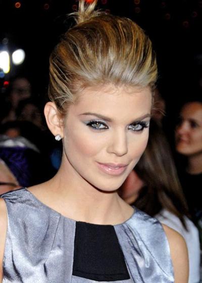 16P AnnaLynne McCord showing her nice big tits oops