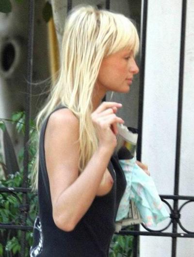 20P Celebrity blonde sweet babe Paris Hilton nipple slip