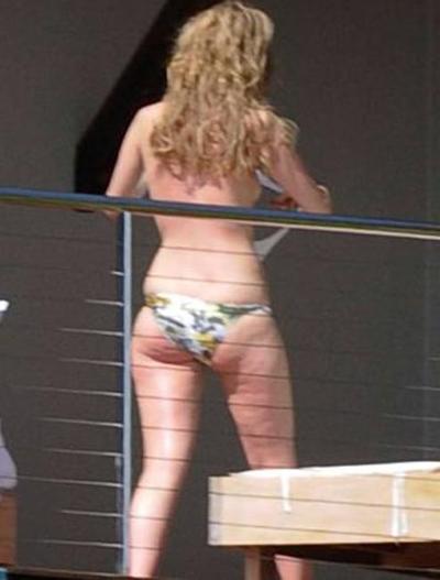 15P Celebrity beauty Mischa Barton topless on balcony