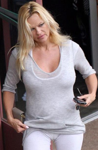 15P Celebrity Pamela Anderson nice boobs and thick cameltoe