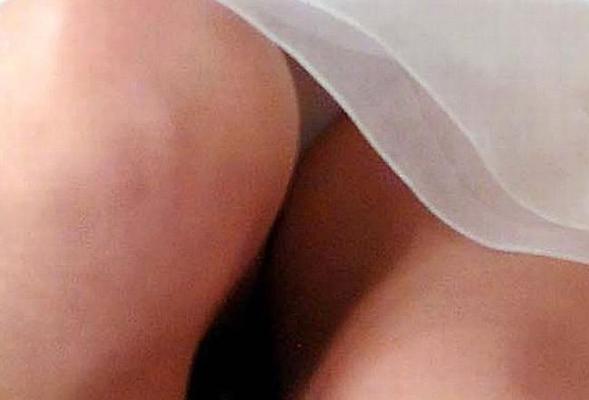 15P Celebrity beauty Adriana Lima nice live upkirt
