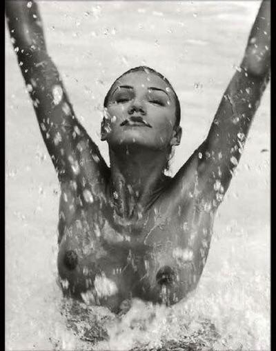 15P Celebrity actress Cameron Diaz nude perky tits and sexy body