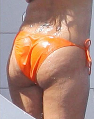 15P Latina celebrity Eva Longoria shows magnificent ass in bikini
