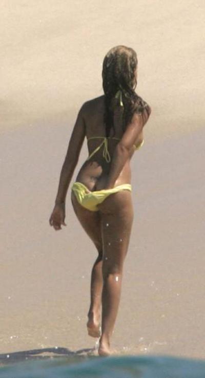 15P Berühmtheit Jessica Alba, schönes durchsichtiges Kleid und sexy nackter Arsch