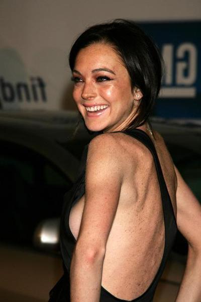 15P Celebrity Lindsay Lohan in black dress and very nice nipple slip
