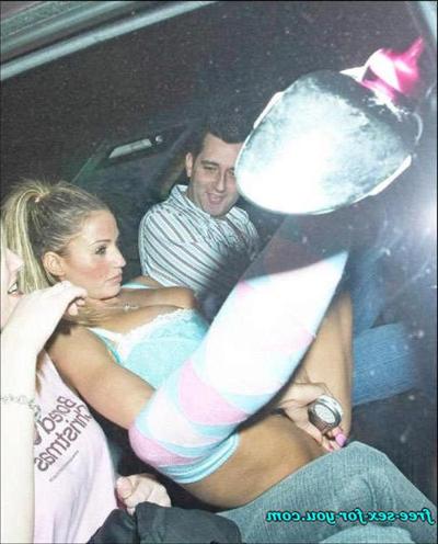 16P Katie Price showing her big tits and masturbate with cell phone