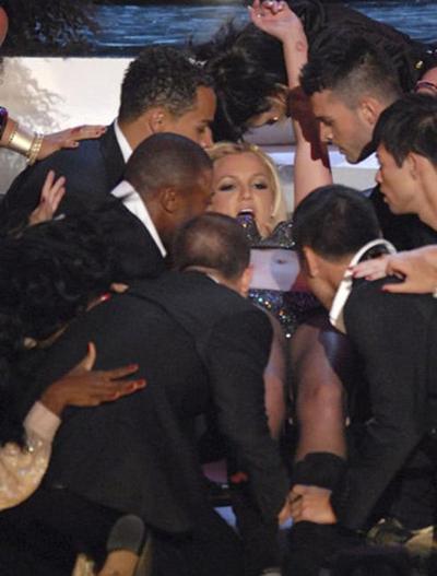 15P Celebrity Britney Spears lesbian kiss and sexy legs