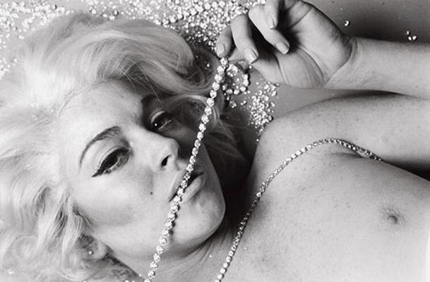 18P Actress Lindsay Lohan showing her huge freckled tits