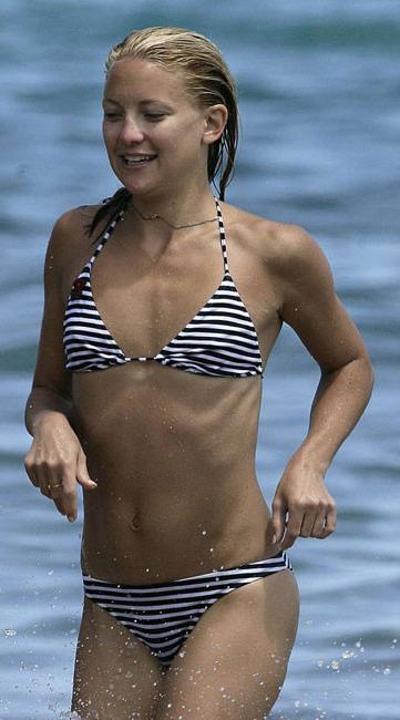 16P Celebrity Hudson Kate shows nude perky tits