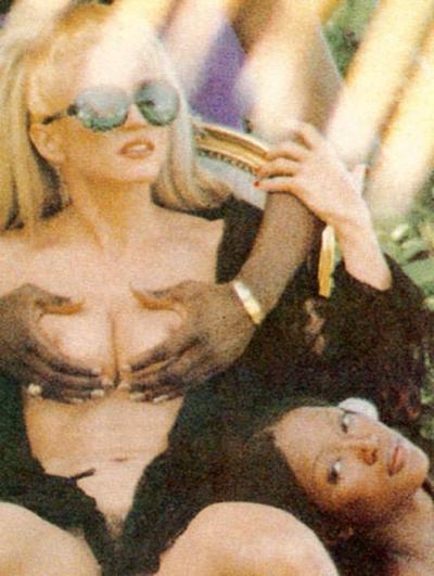 15P Celebrity star Madonna showing nude body