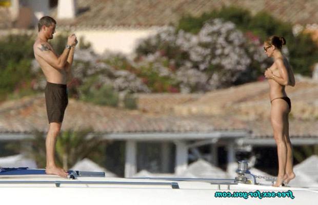 16P Rebecca Gayheart showing her nice tits on yacht paparazzi pix