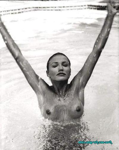 16P Cameron Diaz showing tits in pool and look sexy in mini skirt