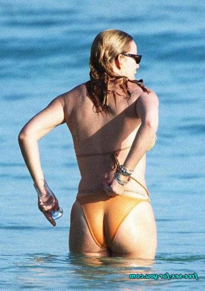 16P マライア・キャリー、パンチラと胸チラのパパラッチ写真でマンコを披露