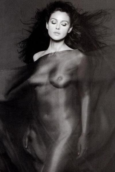 15P Perfect celebrity star Monica Bellucci shows her wonderfull body