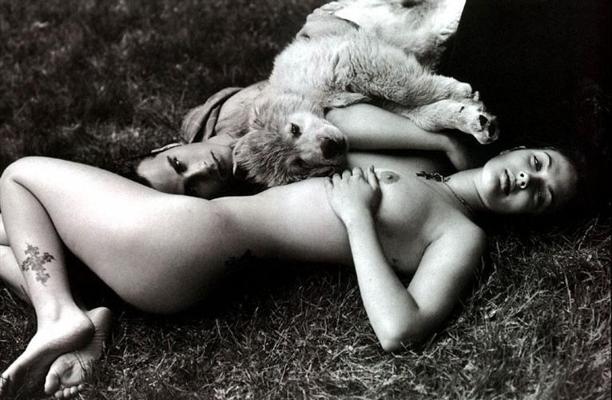 16P Drew Barrymore showing tits and posing all naked in pool