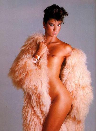 16P Janice Dickinson upskirt and nipple slip paparazzi pictures