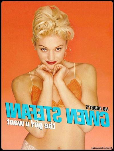 16P A celebridade loira Gwen Stefani mostrando suas pernas sensuais