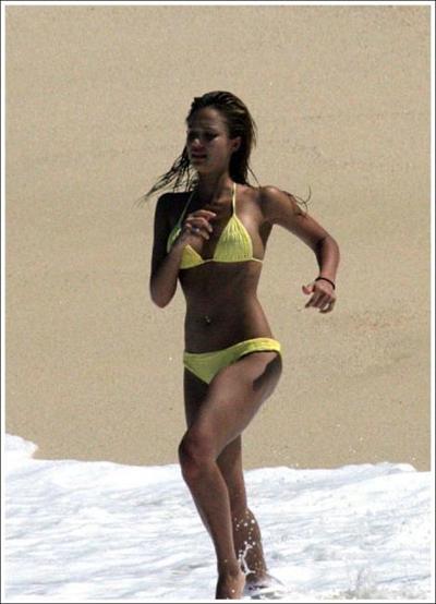 13P L'adorable actrice Jessica Alba photos paparazzi