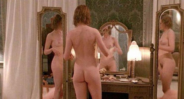 16P Nicole looking sexy in silver dress and nude movie scenes